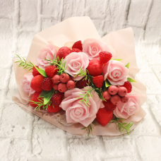 Композиция из мыла в конверте "Розовые розы с ягодами". Отличный подарок на любой случай. Необычный подарок из мыла ручной работы на день рождения или просто так. Мыло ручной работы в Тюмени – купить или заказать на MixSoap.ru Мыльные наборы, бу Цена от 950 ₽